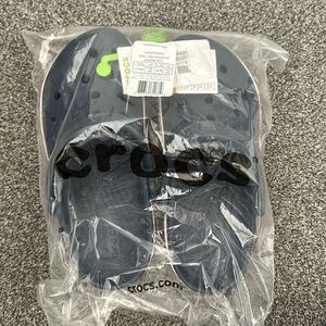 Crocs mens 6/womens 8. Brand new!!